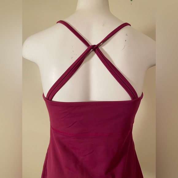 Tonic Active Yoga Top with Built in Shelf Bra Size Medium in EUC - Picture 7 of 9
